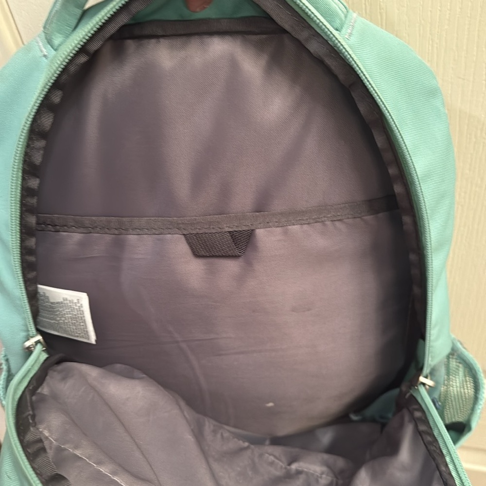 The NORTH FACE Women's Jester Commuter Laptop Backpack Wasabi/Harbor Blue - Picture 7 of 11